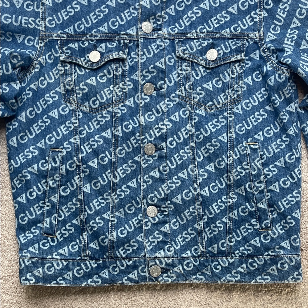 VINTAGE Guess Logo Patterned Blue Denim Jacket - Picture 3 of 10